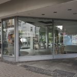 Außenansicht von leerstehenden Verkaufsräumen in der Ahlener Innenstadt, in denen Workshops zu der Frage "Ist gestern schon heute?" stattfinden sollen.